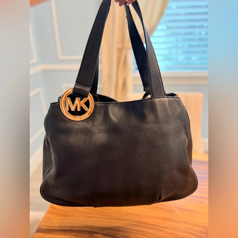 MICHAEL KORS NWOT FULTON Black Pebbled Leather Bag Gold Logo EUC NO CALLOUTS - Picture 5 of 17